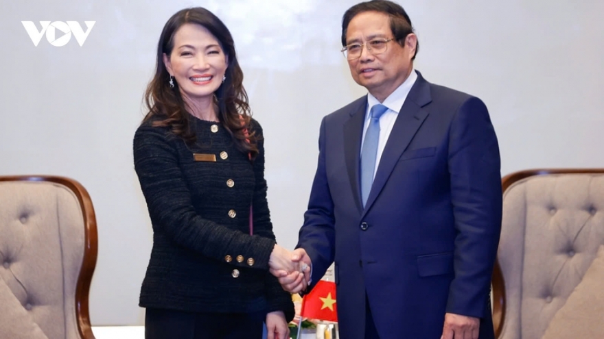 PM hosts leaders of seven Thai leading corporations